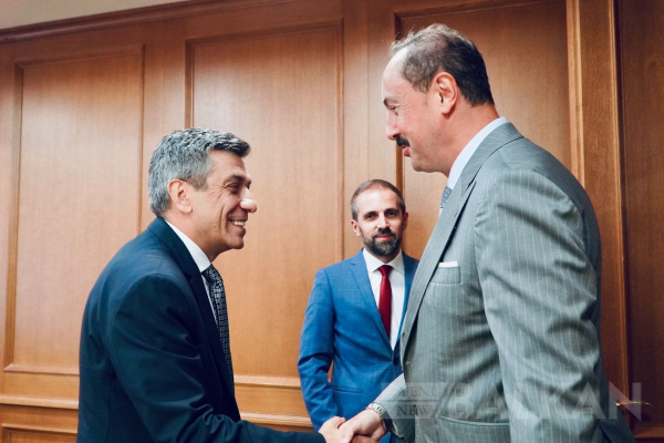 Büyükelçi Ulusoy Başbakan Birinci Yardımcısı İzet Meciti ile görüştü