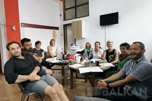 Ohri Tiyatrosu Bilge Emin yönetmenliğinde ‘Vaftiz Ebeveynleri’ oyununa hazırlanıyor