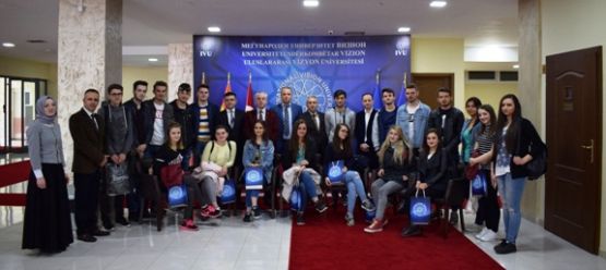 Gostivarlı Lise Öğrencileri Uluslararası Vizyon Üniversitesini Ziyaret Etti