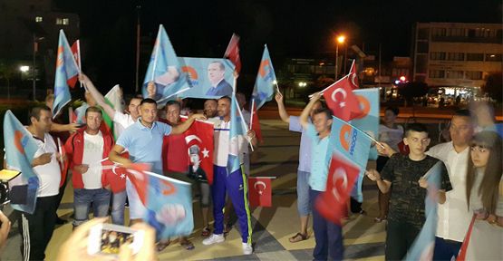 Kırcaali'de İlk Kez Türk Bayraklarıyla 15 Temmuz Şehitleri Anıldı