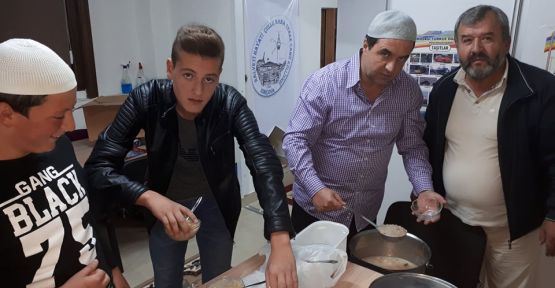  Kırçova Çullu Baba Tekkesinde Aşure Dağıtıldı