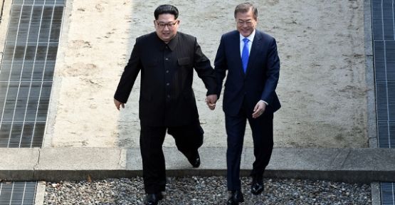   Kuzey Ve Güney Kore Liderleri Ateşkes Köyünde Buluştu
