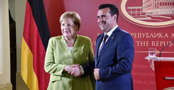 Merkel: 30 Eylülde Çıkın ve Tercihinizi Yapın