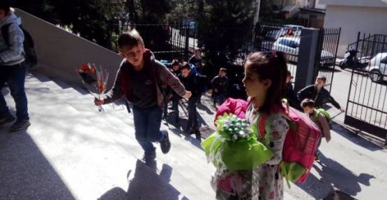 Tefeyyüz Öğrencileri Öğretmenlerinin 8 Mart’ını Kutladı  